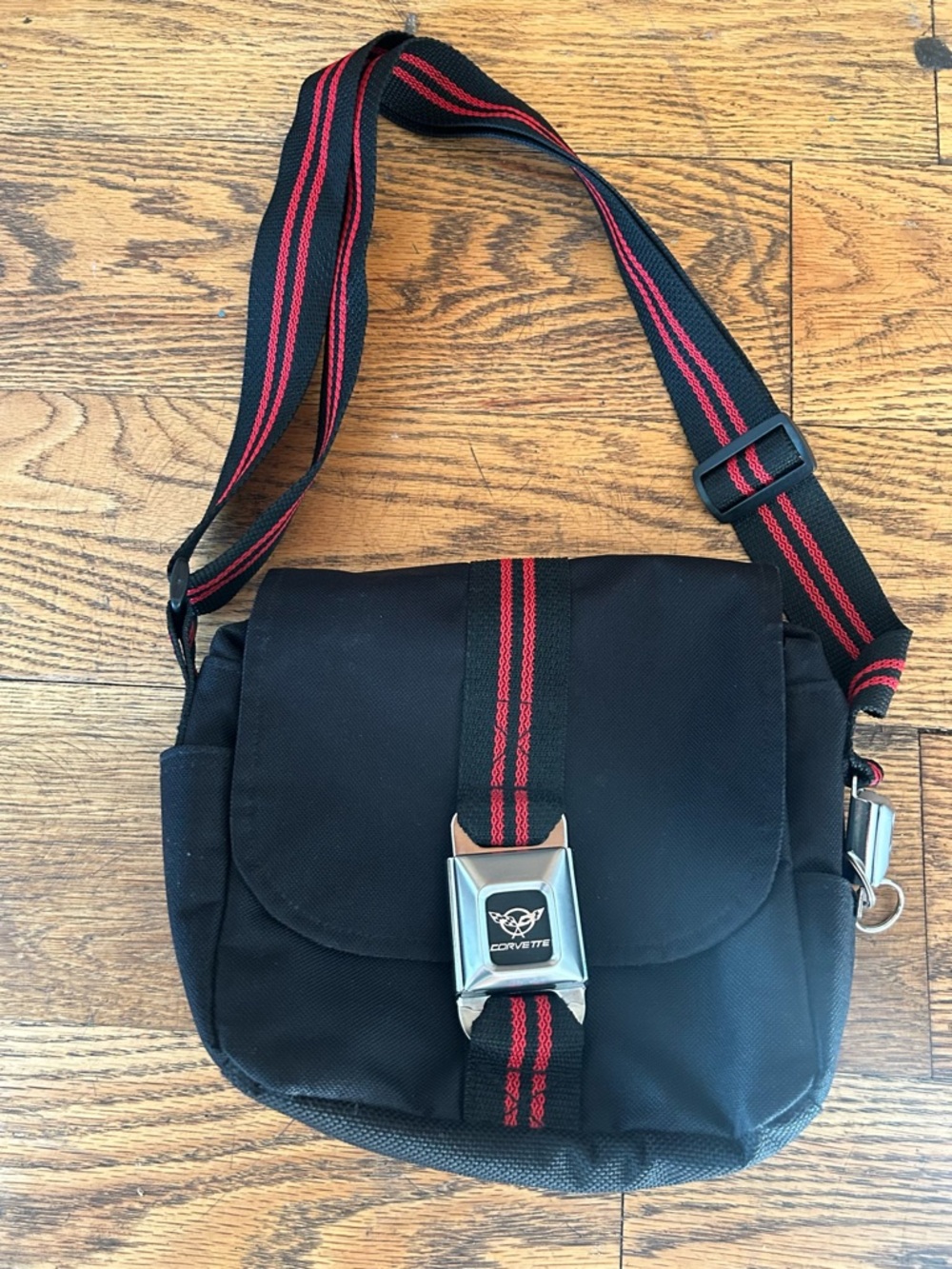 NWOT  Black Corvette Crossbody Seatbelt Purse Seat Belt Black & Red